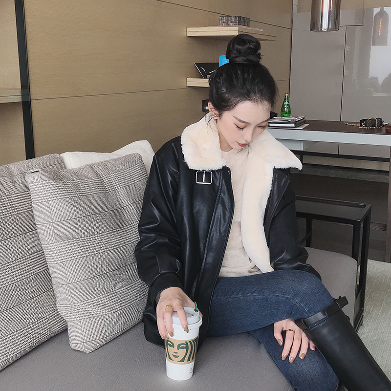 冬季必备羊羔毛外套谁穿谁好看,冬天保暖穿搭还得看羊羔毛外套