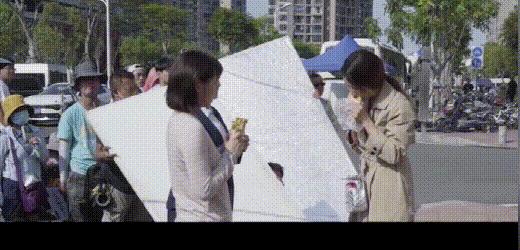 他居然靠“姐妹情YYDS”翻身了