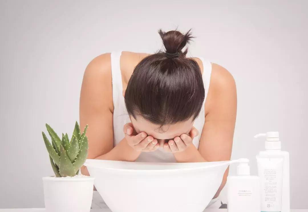 挤了痘痘一直不好,挤了很多次的痘痘还是没挤干净