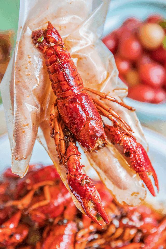 千人涌入二桥头狂欢！苦等365天，随州这个撸虾圣地一夜爆店！