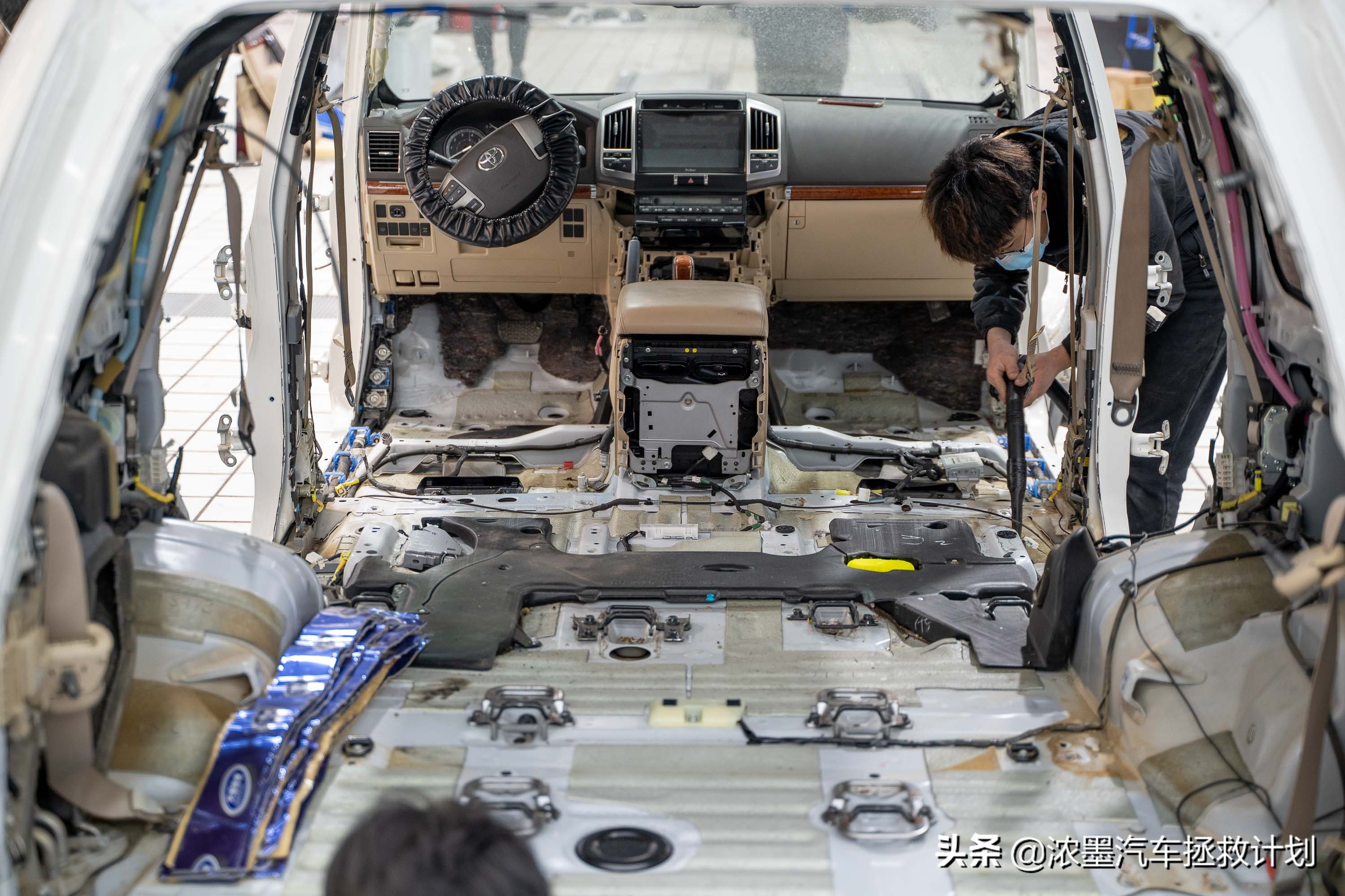 丰田霸道酷路泽带你翻山越岭,丰田兰德酷路泽低速4驱越野模式