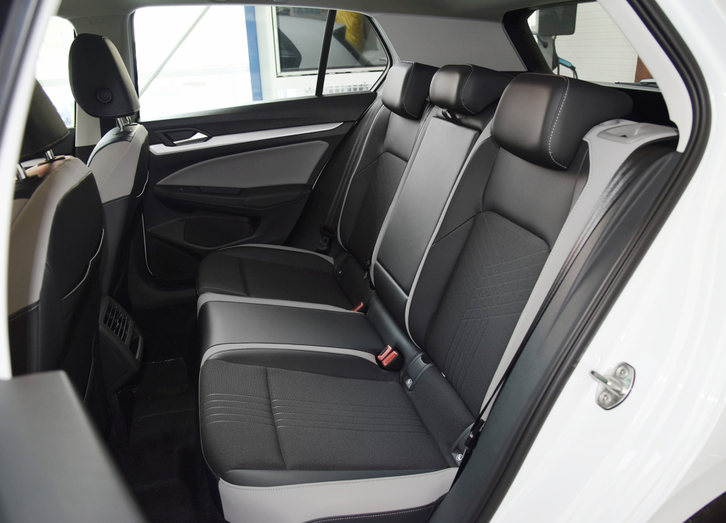 家用高尔夫值得买吗,高尔夫8家用推荐吗