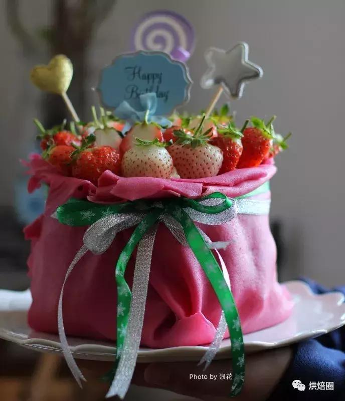 过年做的福袋卷蛋糕被亲戚夸惨了送给正月的寿星寓意好又漂亮~