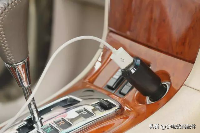 车载充电器正确选择,直观详解不起眼的车载充电器