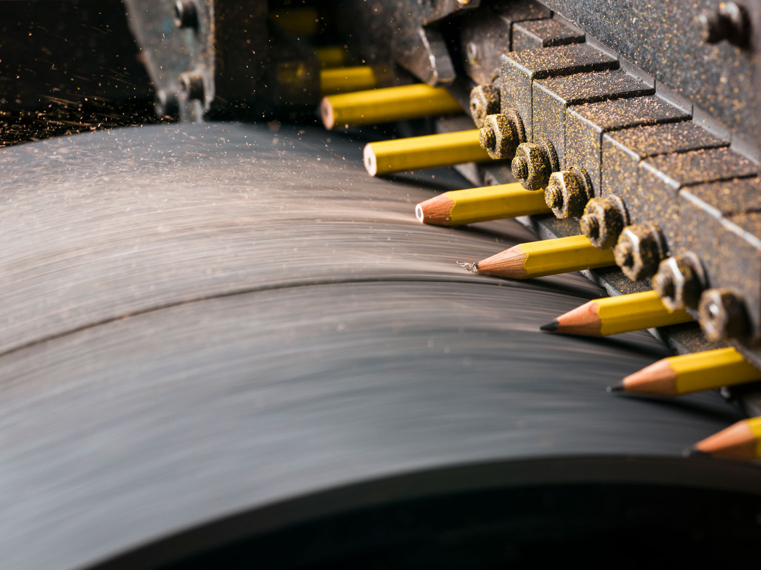 铅笔原来是这样做出来的,铅笔的制作过程是怎么样的