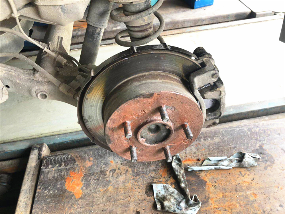 起亚福瑞迪刹车油在哪里,起亚福瑞迪保养灯怎么归零