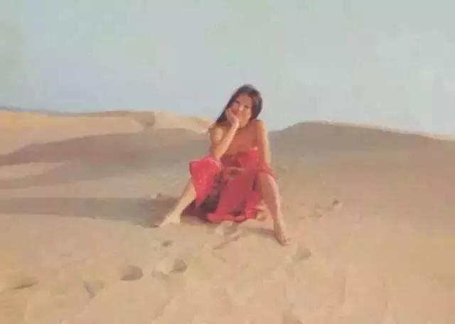 三毛：她走遍万水千山，却用一双*袜丝**自缢身亡