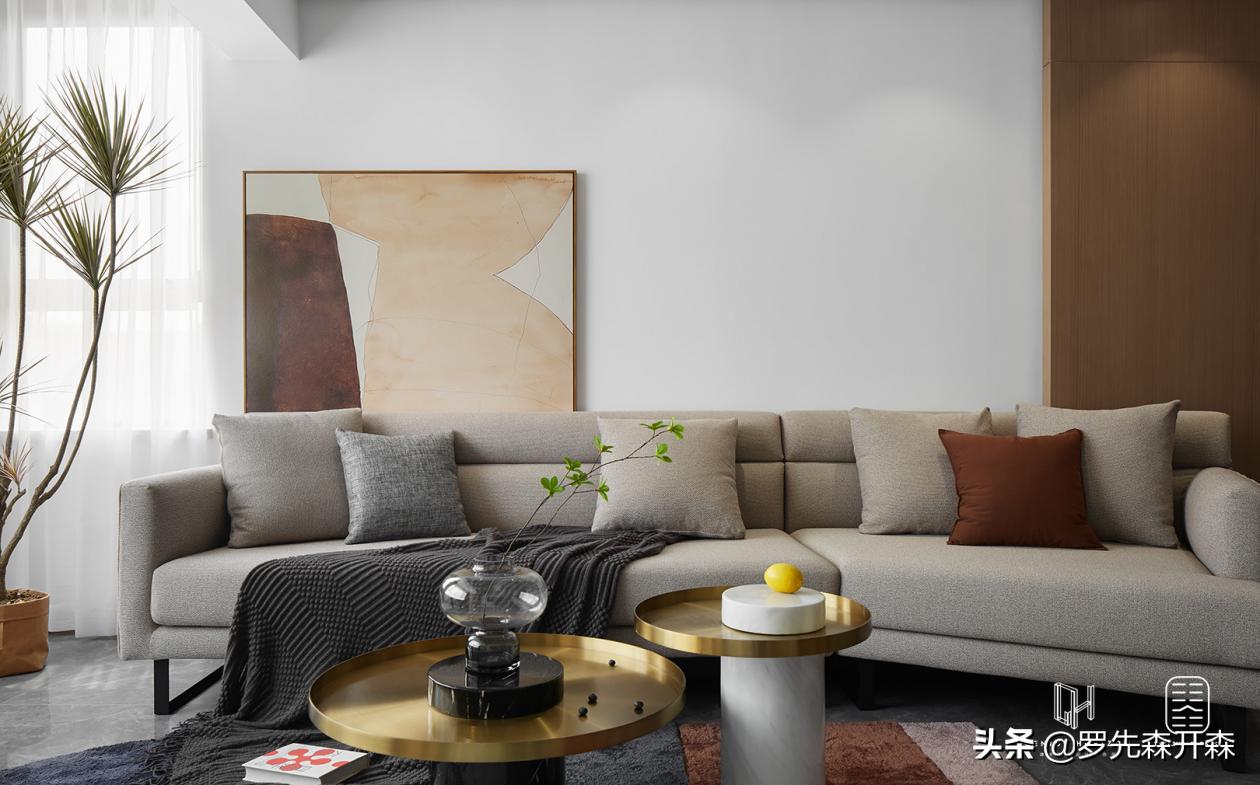 抛弃华丽的套路，以极简的走心唤醒柔情