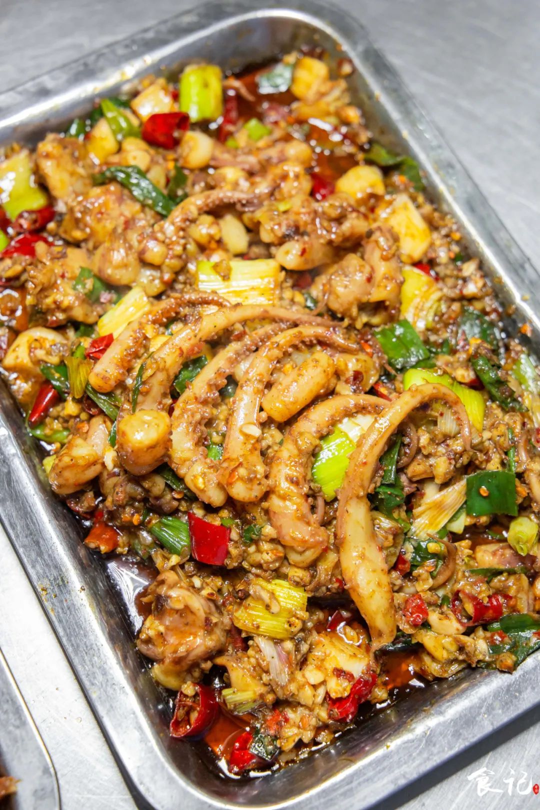 藏在襄阳定中街的铁板海鲜烧烤，不声不响的就火了23年....