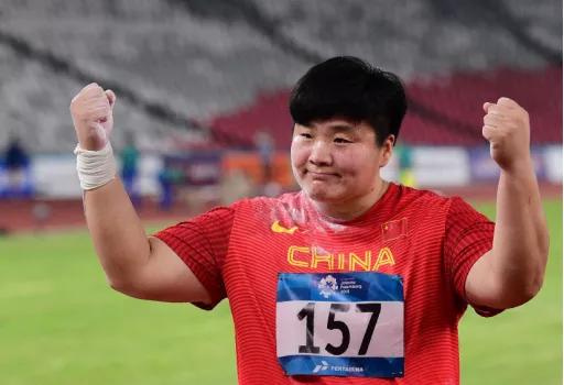 巩立姣铅球夺冠米数,铅球世界冠军巩立姣为家乡打气