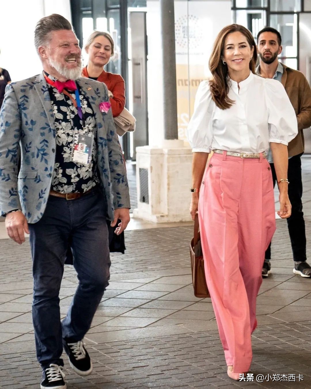 52岁王菲全身照,52岁王菲惊艳的照