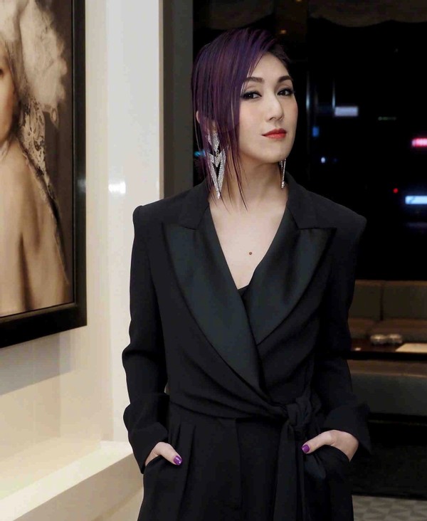 犯太岁！香港天后杨千嬅被指剋煞透出，牛年麻烦多多是非不断