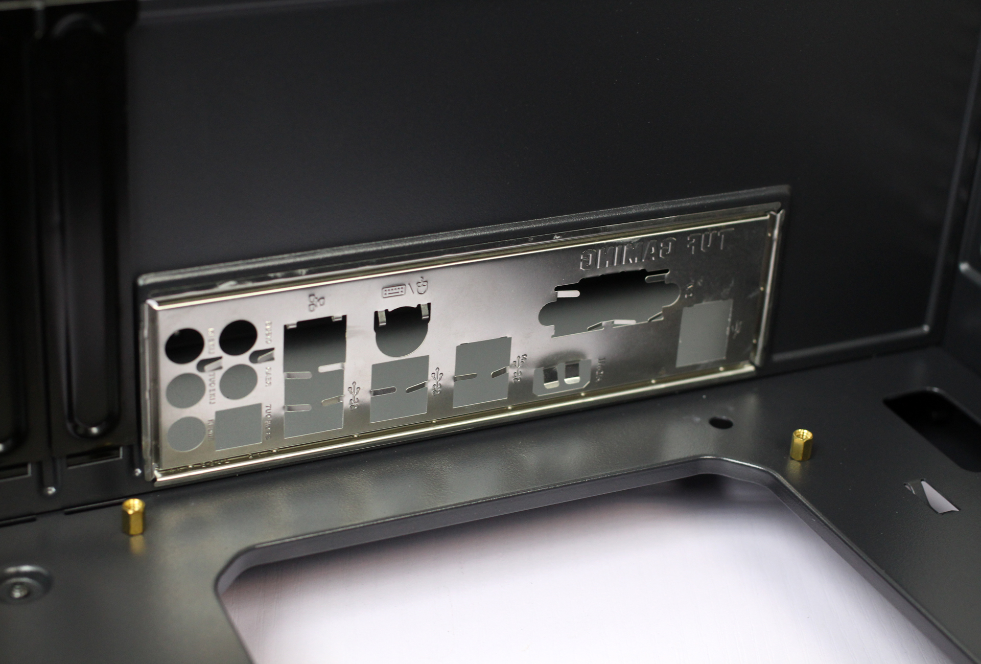 显卡竖装散热最好的机箱,主板和显卡竖装的机箱