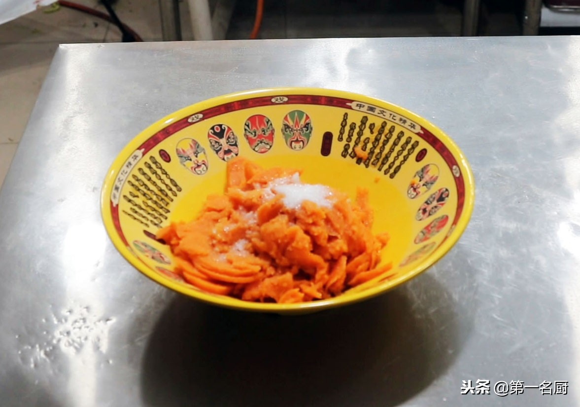 做红薯糯米饼的方法,两个红薯做早餐