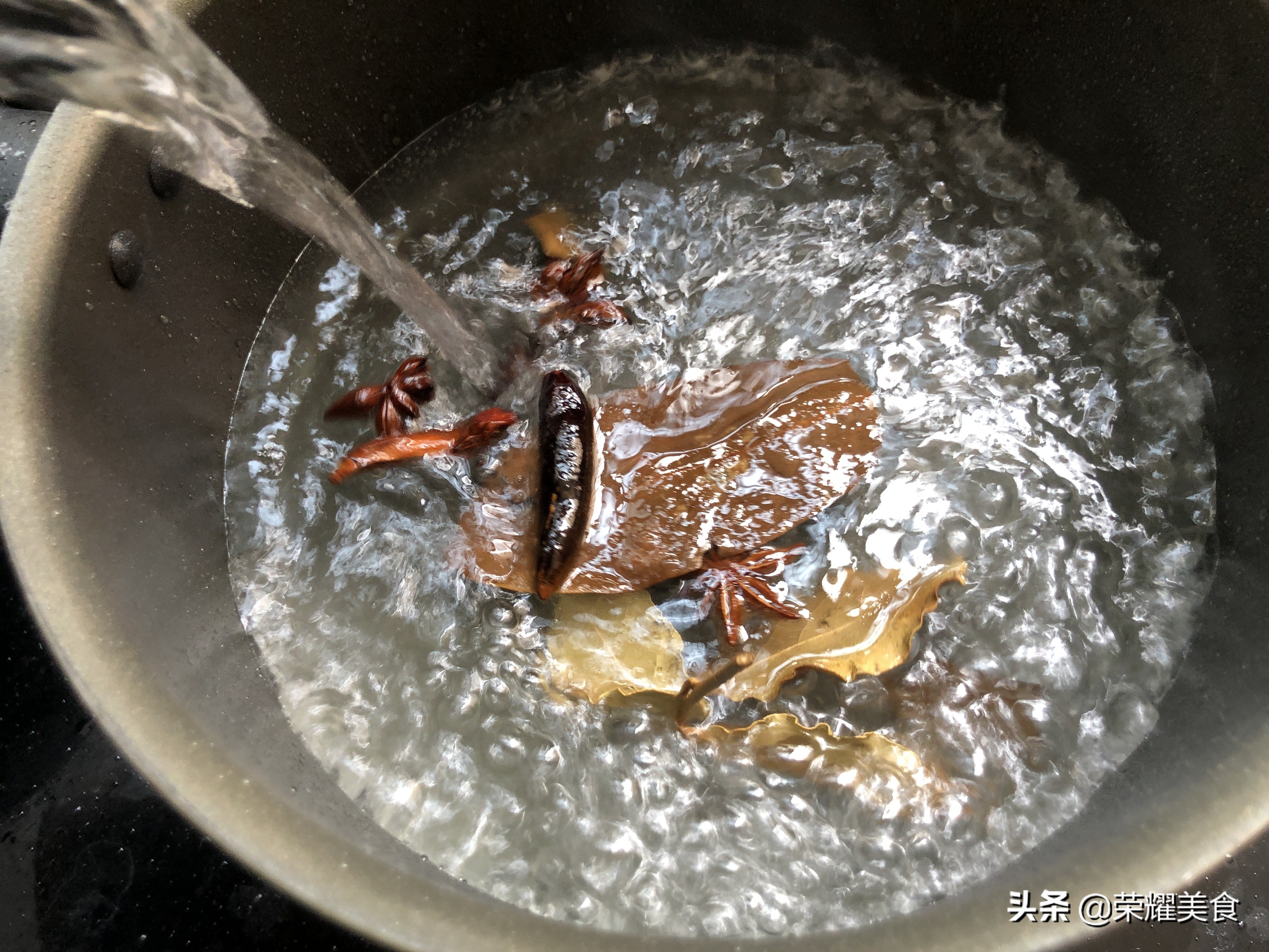 五香花生正确煮法,五香花生怎么煮没有香叶桂皮
