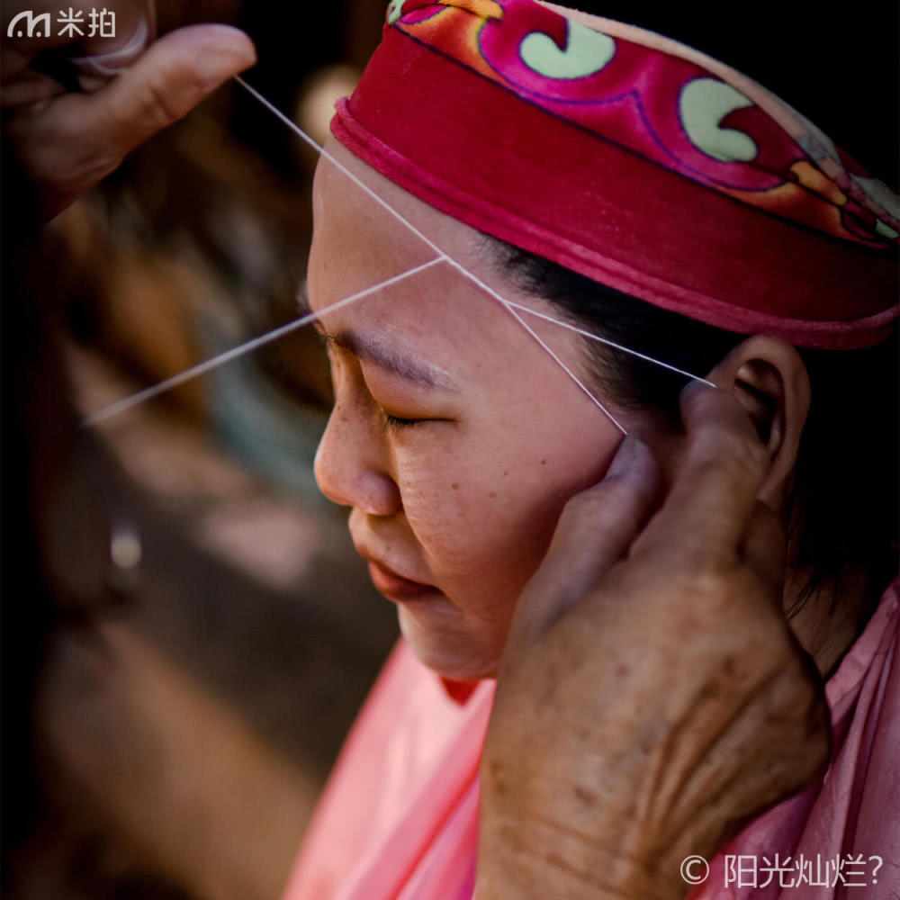 中国修面刮脸采耳女技师,专业修面刮脸采耳洗眼挤黑头