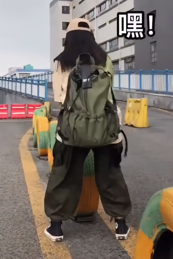 鍖″▉鐨勯粦鑹插伐瑁呰¥,楂樿椋庡尅濞佸伐瑁呰¥