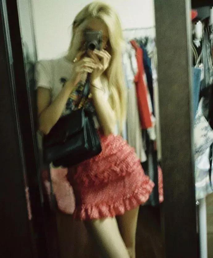 blackpink巴黎时装周lisa是爱豆吗,blackpink七周年绿色lisa衣服