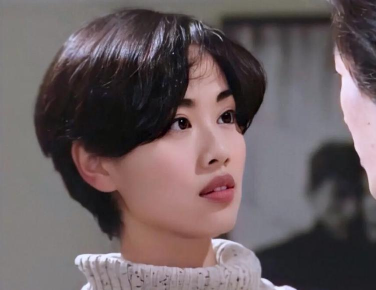 凸嘴更能显风情？满屏烤瓷牙的影视圈，可能早忘了“美人三分龅”