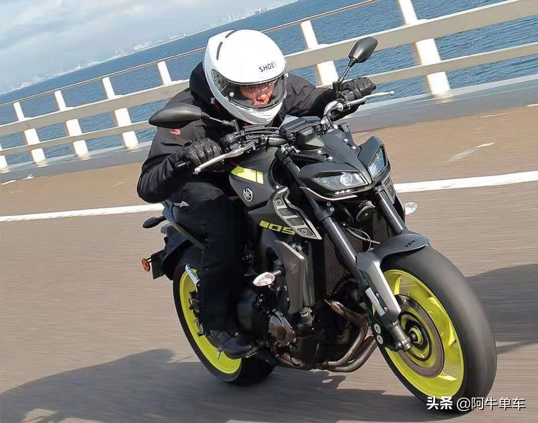 雅马哈mt09暴力驾驶大片,西装暴徒雅马哈mt09