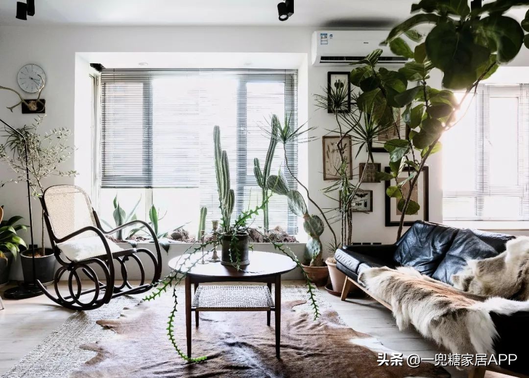 黑色直纹橱柜装修效果图,入门玄关橱柜效果图