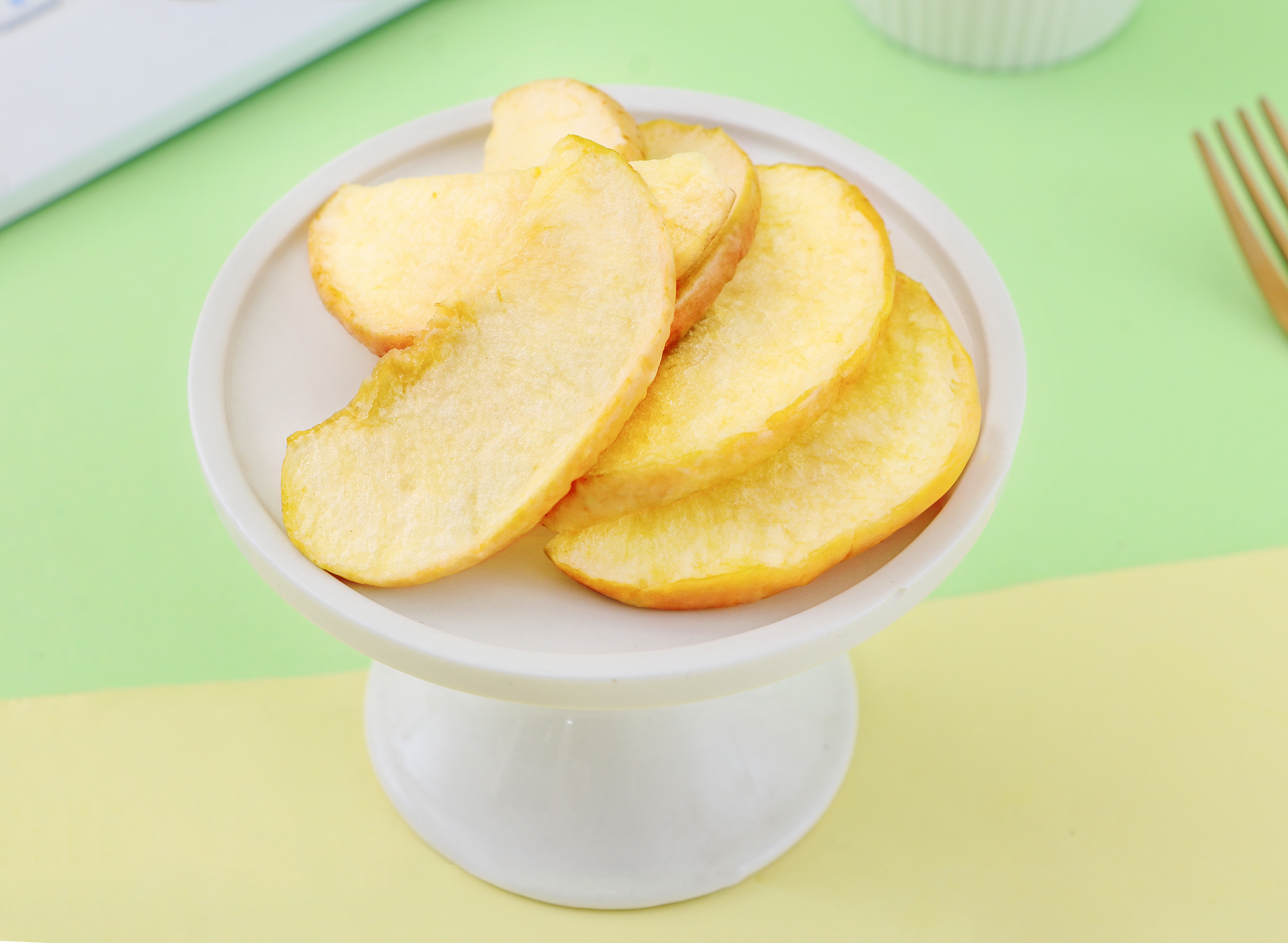 “苹”于自然“果”味，脆享其中。苹果干果干代加工厂