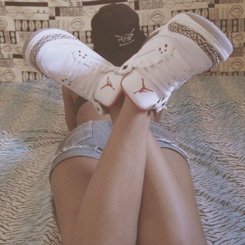 迈克尔乔丹有自己品牌么,迈克尔乔丹第一个三连冠球鞋