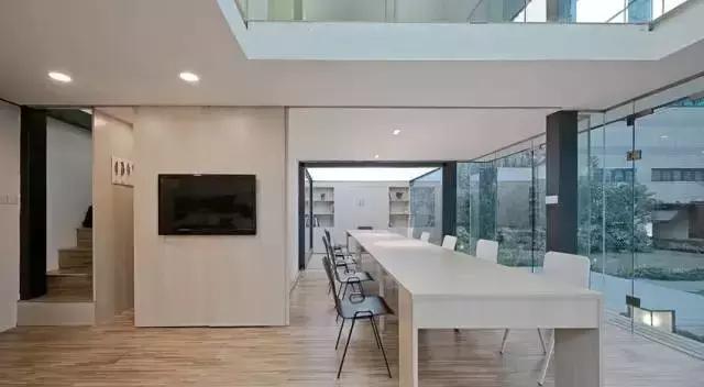 姘戝鍒涙剰闆嗚绠辨埧宸ュ巶,璁捐闆嗚绠辨椿鍔ㄦ埧閰掑簵姘戝