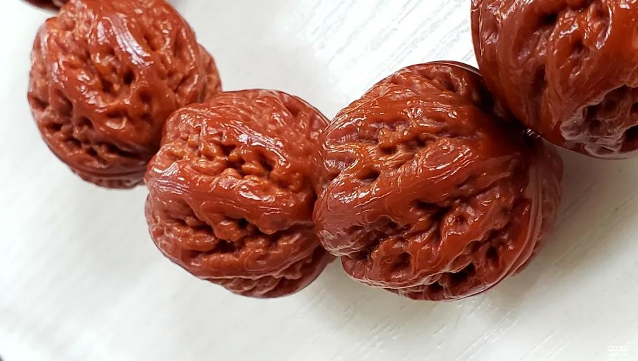 小核桃手串有黄还值得玩吗,为什么玩小核桃手串的少