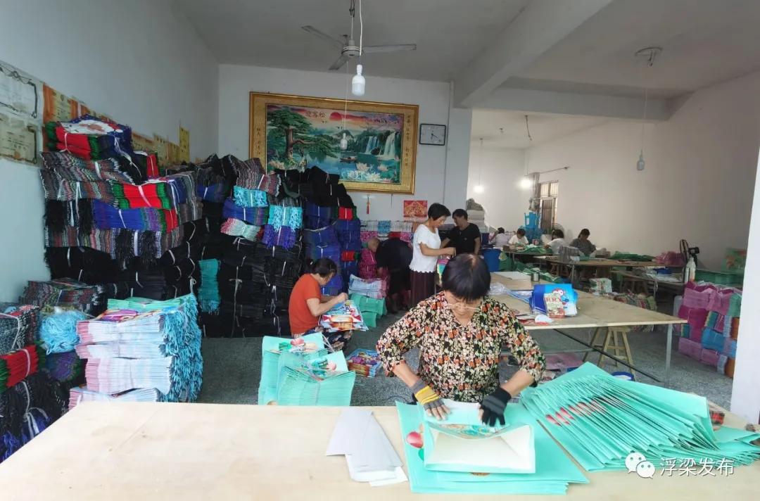 为千名留守妇女居家就业谋幸福,农村留守妇女实现家门口就业