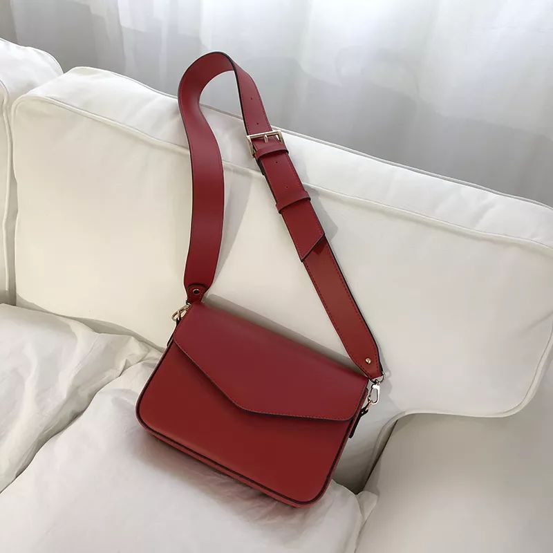 淘宝店铺包包200元,淘宝小ck包100多是正品吗