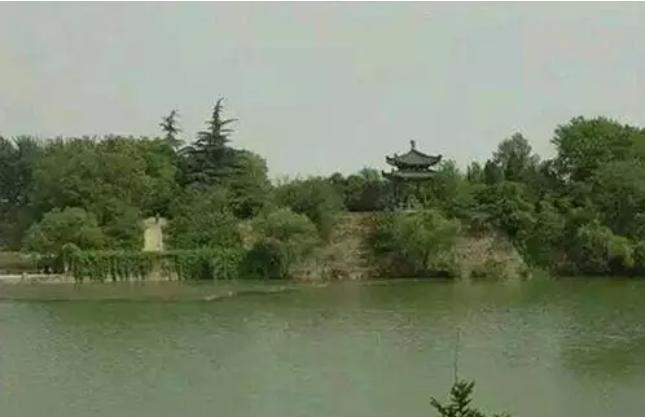 郑州大商城网红打卡,郑州北龙湖网红打卡圣地