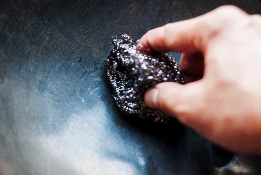 不粘锅生锈了怎么永久不生锈,生锈的铁锅这样做不粘锅不生锈