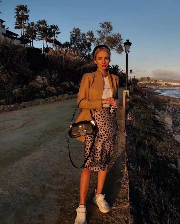 近年大热的腋下包真的很好搭,腋下包最近ins超级火的一款腋下包