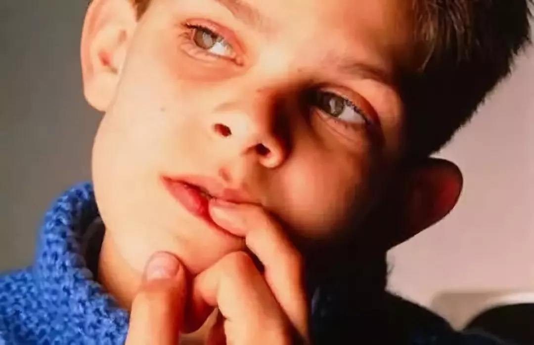 11个月宝宝每次睡前吸手指怎么办,八个月孩子吸手指睡觉怎么戒掉