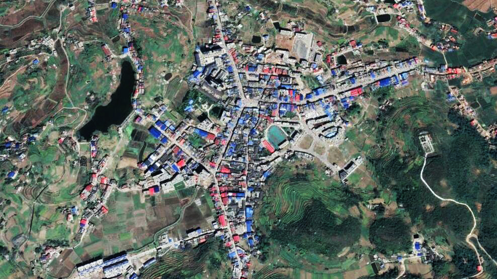 重庆巫山县地形最平坦的镇，和奉节接壤，场镇规模居县内前茅