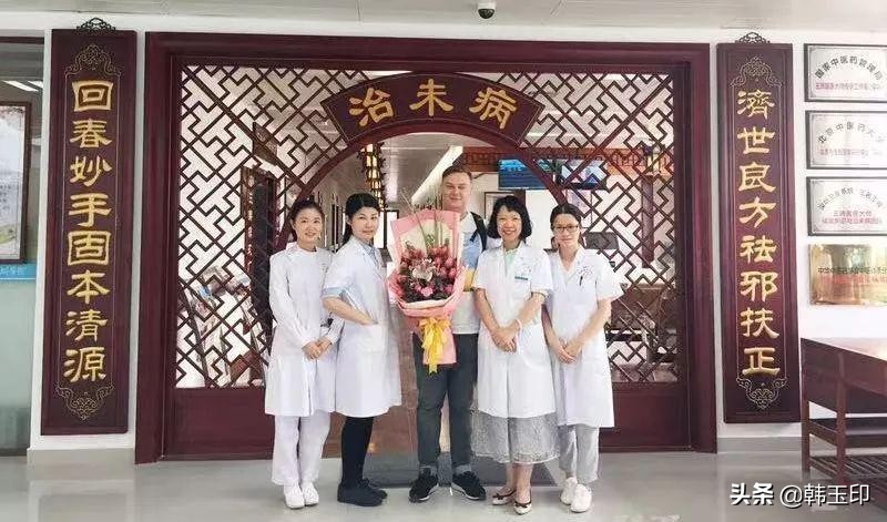 吃了西红柿鸡蛋面吐出来是红色的,把鸡蛋吞下去再吐出来