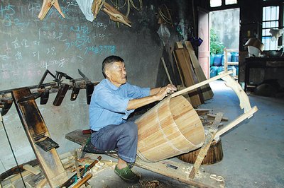 箍桶消失的老人,记忆中的老行当箍桶匠