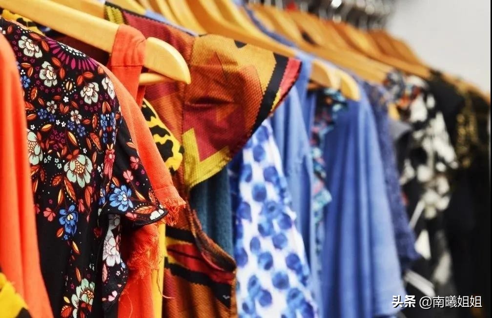 40到60岁老人这样穿减龄又显瘦,这位奶奶的搭配太显年轻了