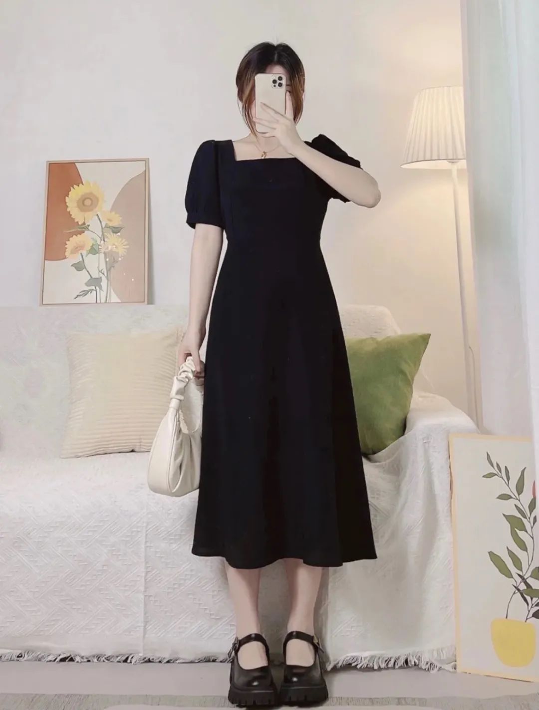 胸大和胸小穿衣对比哪个年轻,同一件衣服胸大和胸小同时穿对比