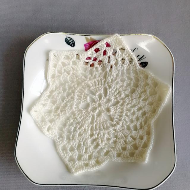 蕾丝钩杯垫,钩杯垫的长绒线多少钱1斤