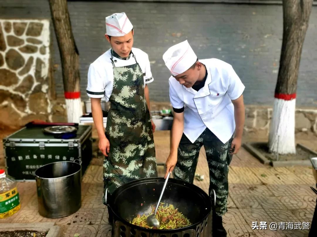 三尺灶台谱青春华章,三尺灶台演绎人生