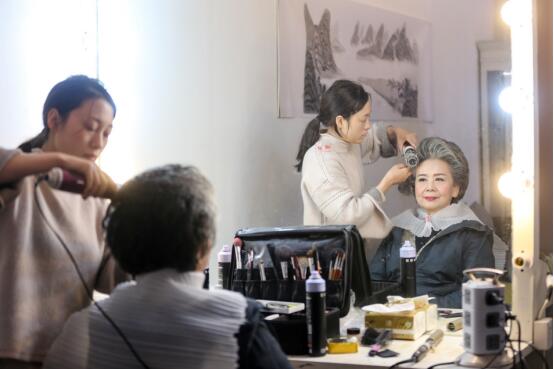 模特就一定年轻貌美?这个71岁的淘女郎秒杀维密大长腿