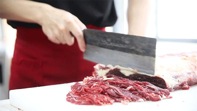 谢霆锋曾上门学艺!如今却月亏6000万,老板卖房、卖物业支撑员工