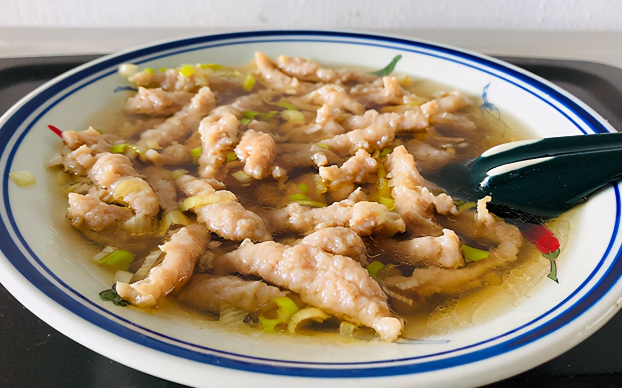 冬天的第一份滑肉汤,晶莹剔透的滑肉汤