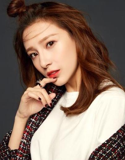 央视主持人马凡舒凭高颜值出圈,央视新晋女神马凡舒