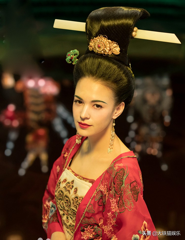 9位老牌女星今昔颜值对比,年轻时颜值惊艳的15位女星