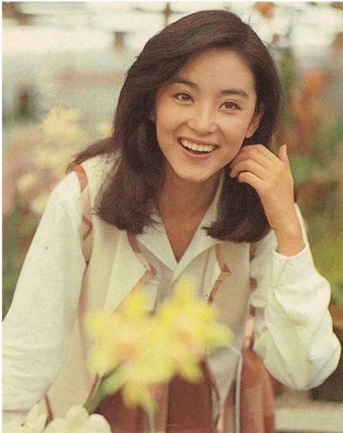 一代侠女插足秦汉婚姻,嫁豪门却独守空房,继女还深陷“*照门艳**”