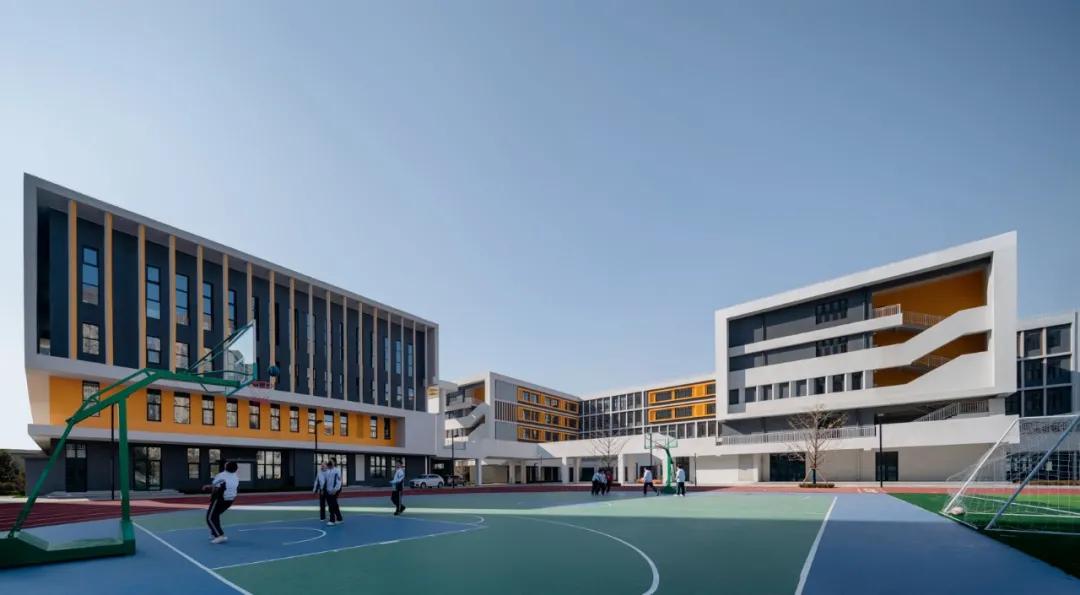 多维度的空间体系——东北英才教育集团第一中学/霍普股份