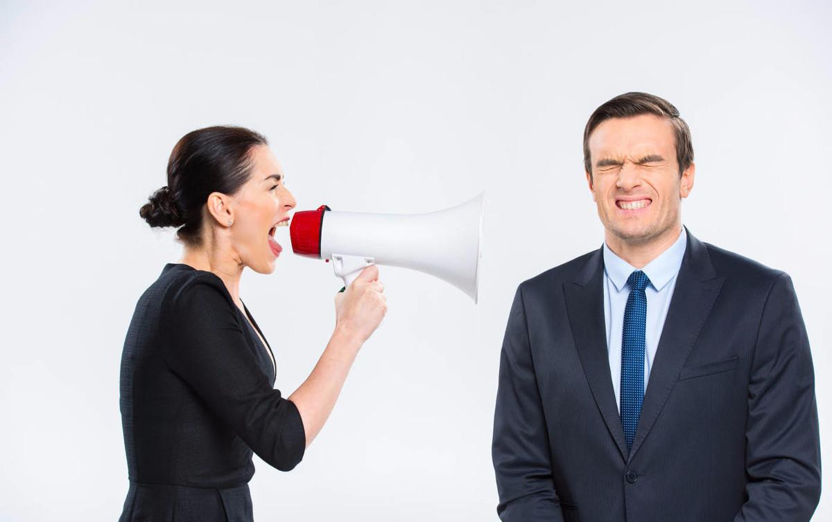 如何面对上级领导施压,工作中顶撞了领导怎么化解